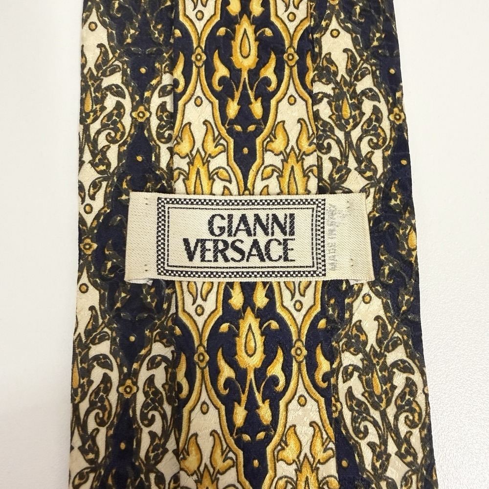 Gianni Versace Men's Vtg Tie Navy/Gold Baroque Silk Italy 3 5/8" (W) 58" (L) euc